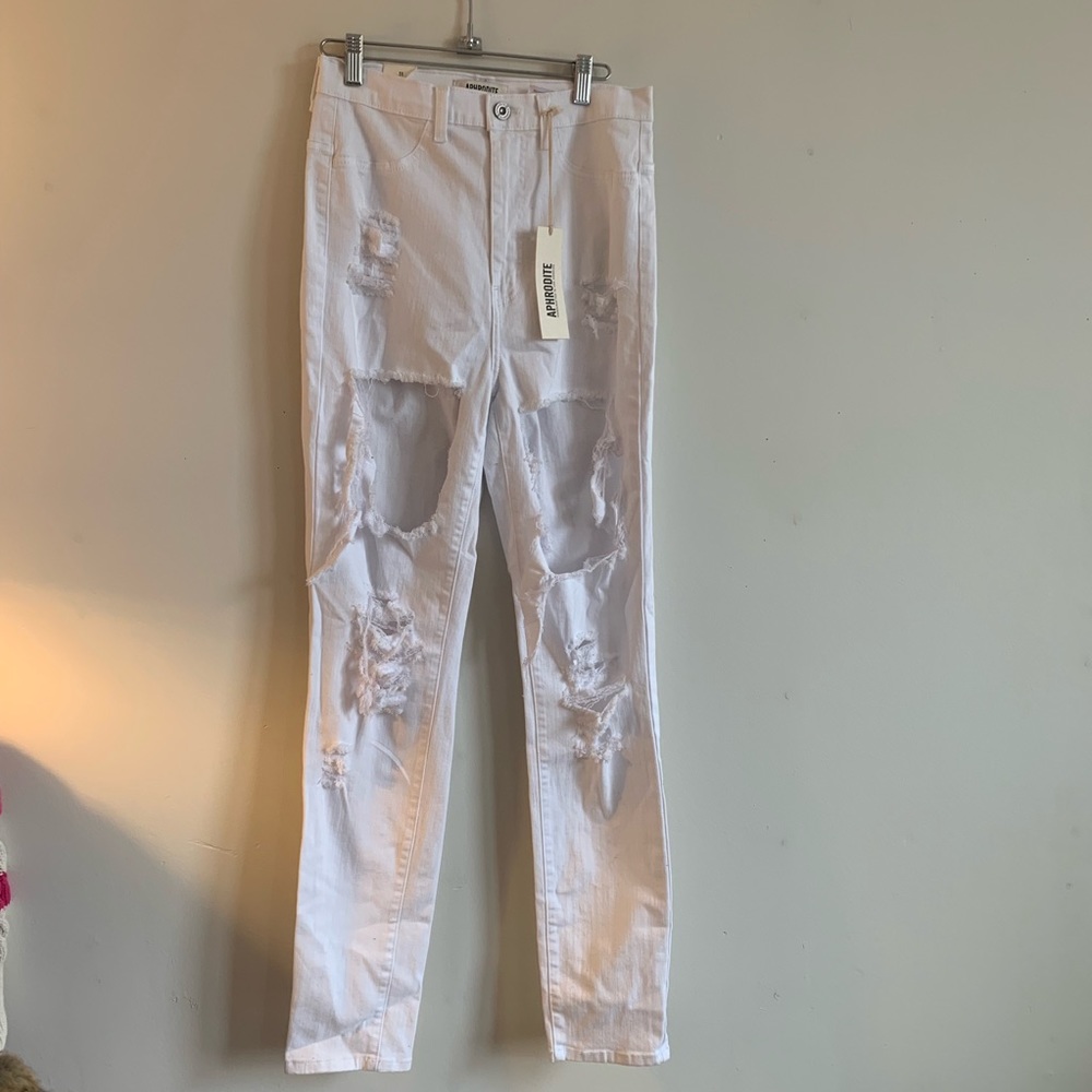 NWT Aphrodite Distressed Skinny Jeans